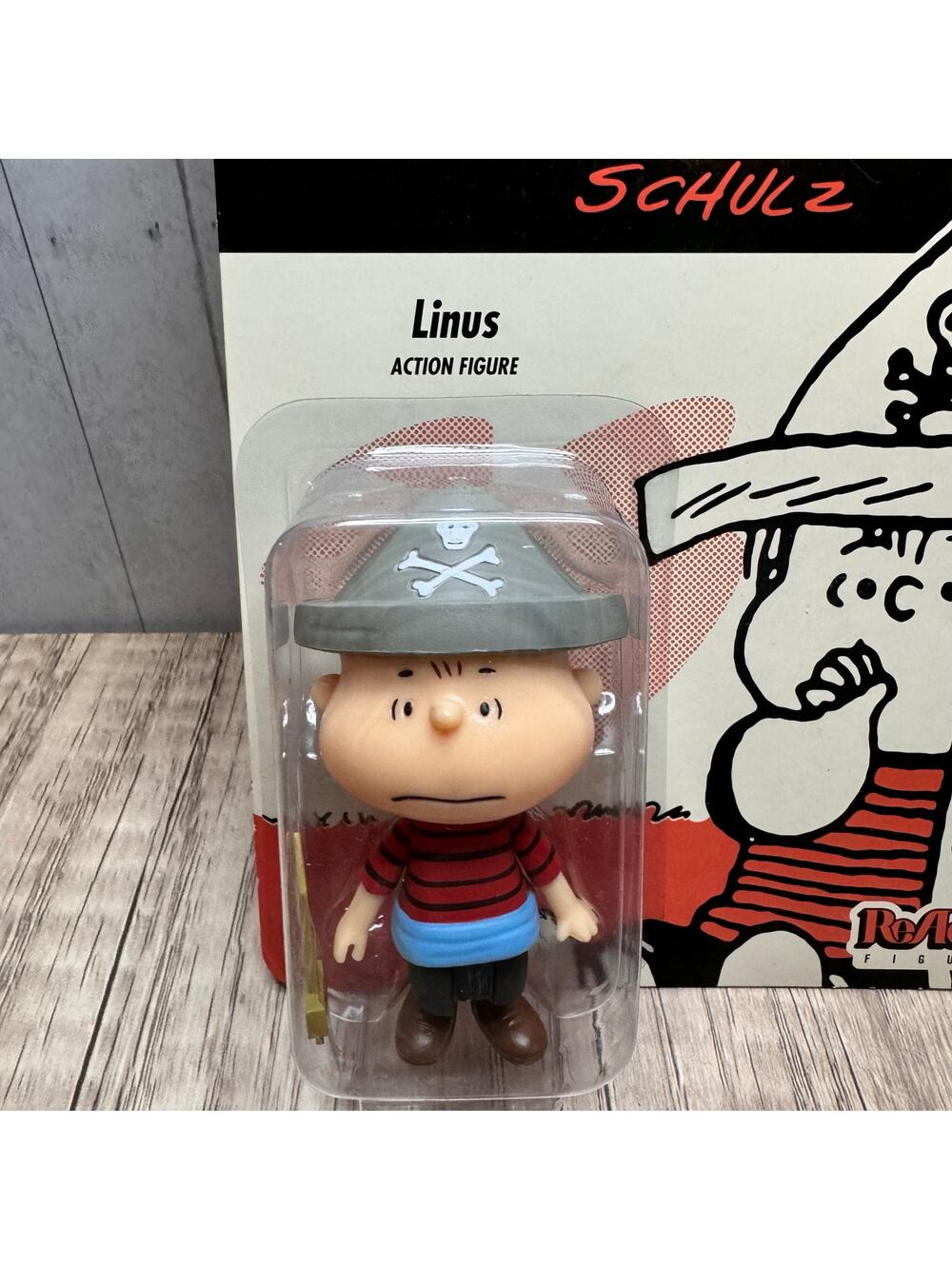 Peanuts Linus w Blanket Action Figure Charlie Brown Collectibles NEW FAST SHIP